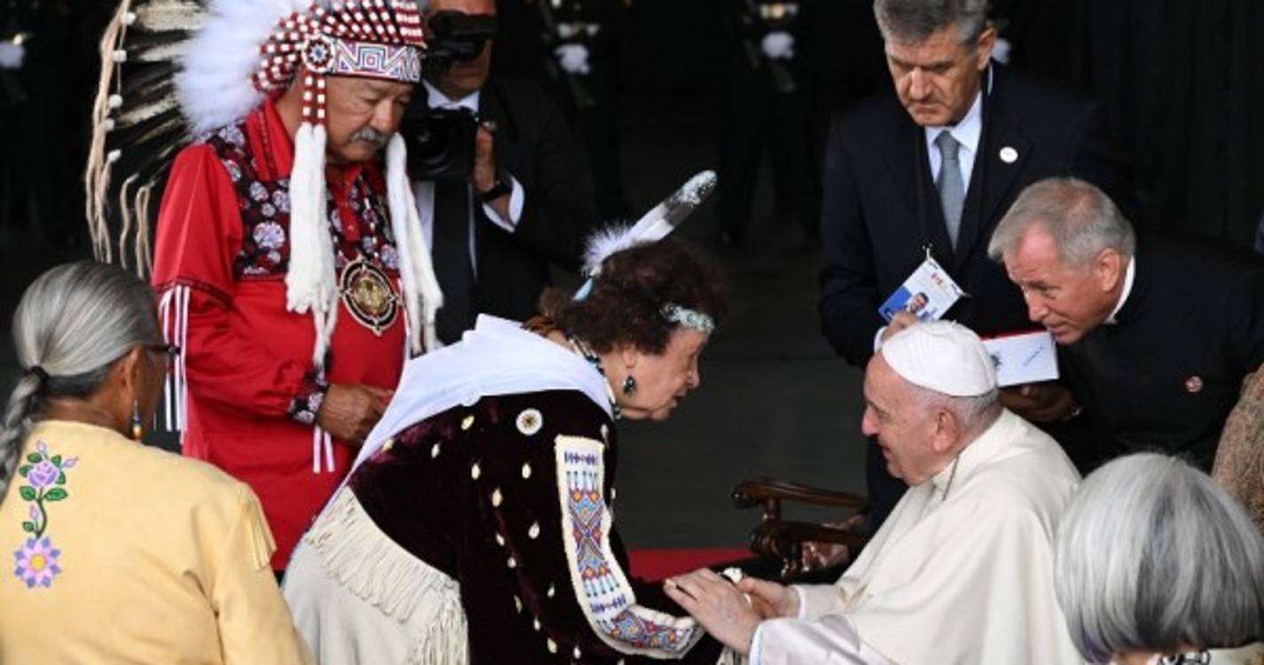 Papa Francisco chegou ao Canadá para "peregrinação penitencial"