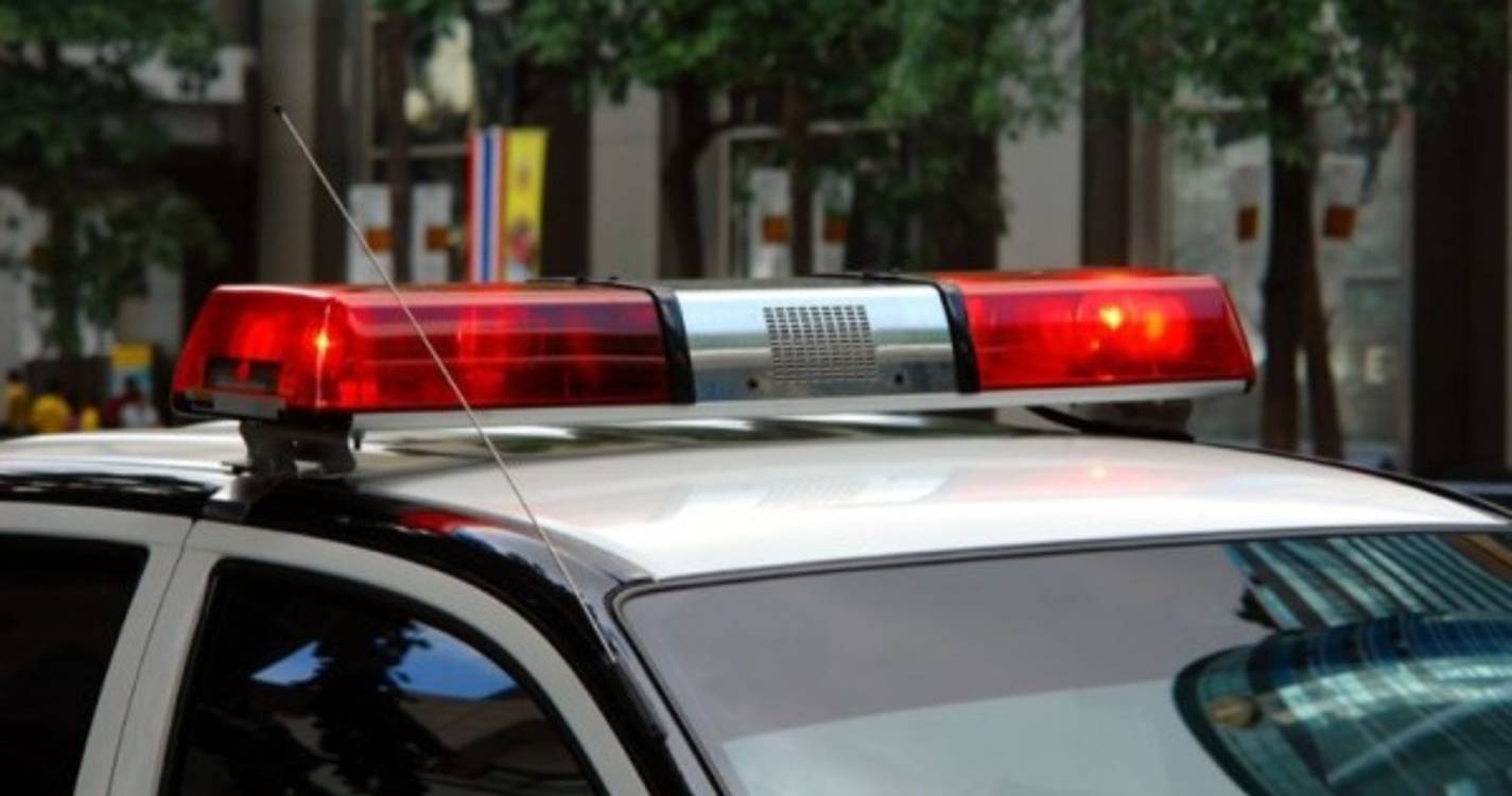 Pelo menos duas pessoas mortas por atirador barricado em casa na Tailândia