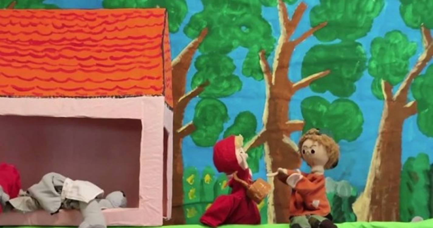 A 'História do Capuchinho Vermelho' com fantoches pelos alunos da Ribeira Brava (vídeo)