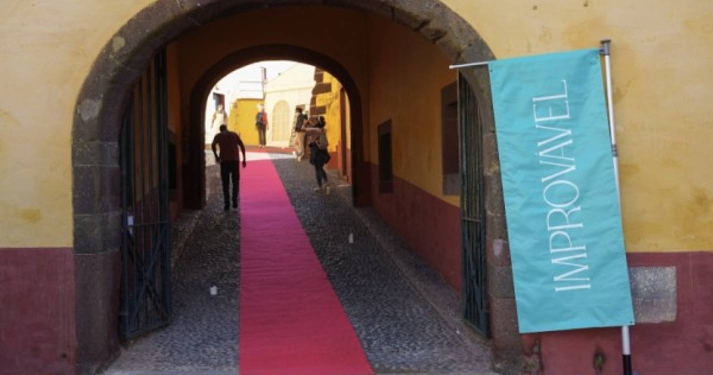 Mercadinho Improvável anima Forte de São Tiago este domingo (com fotos)