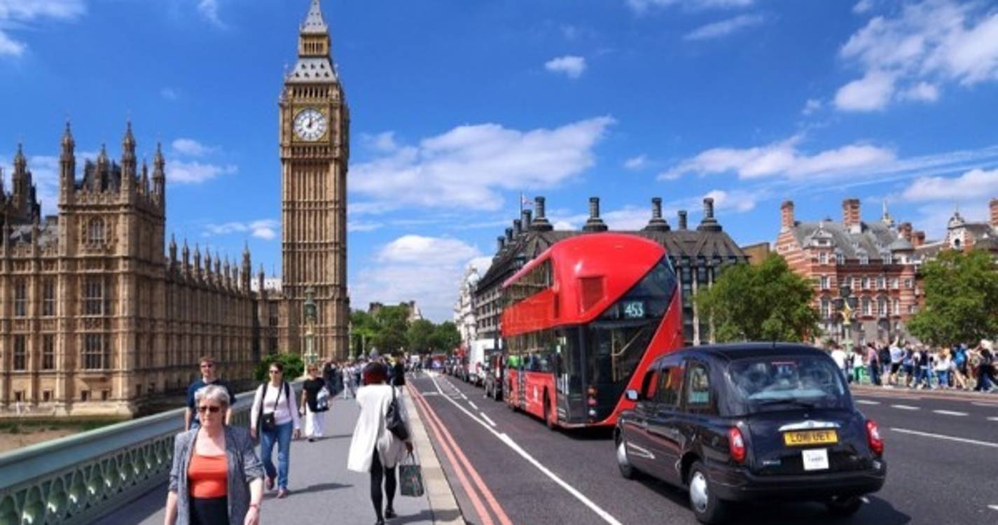 Covid-19: Portugal assume "risco controlado" ao receber turistas britânicos