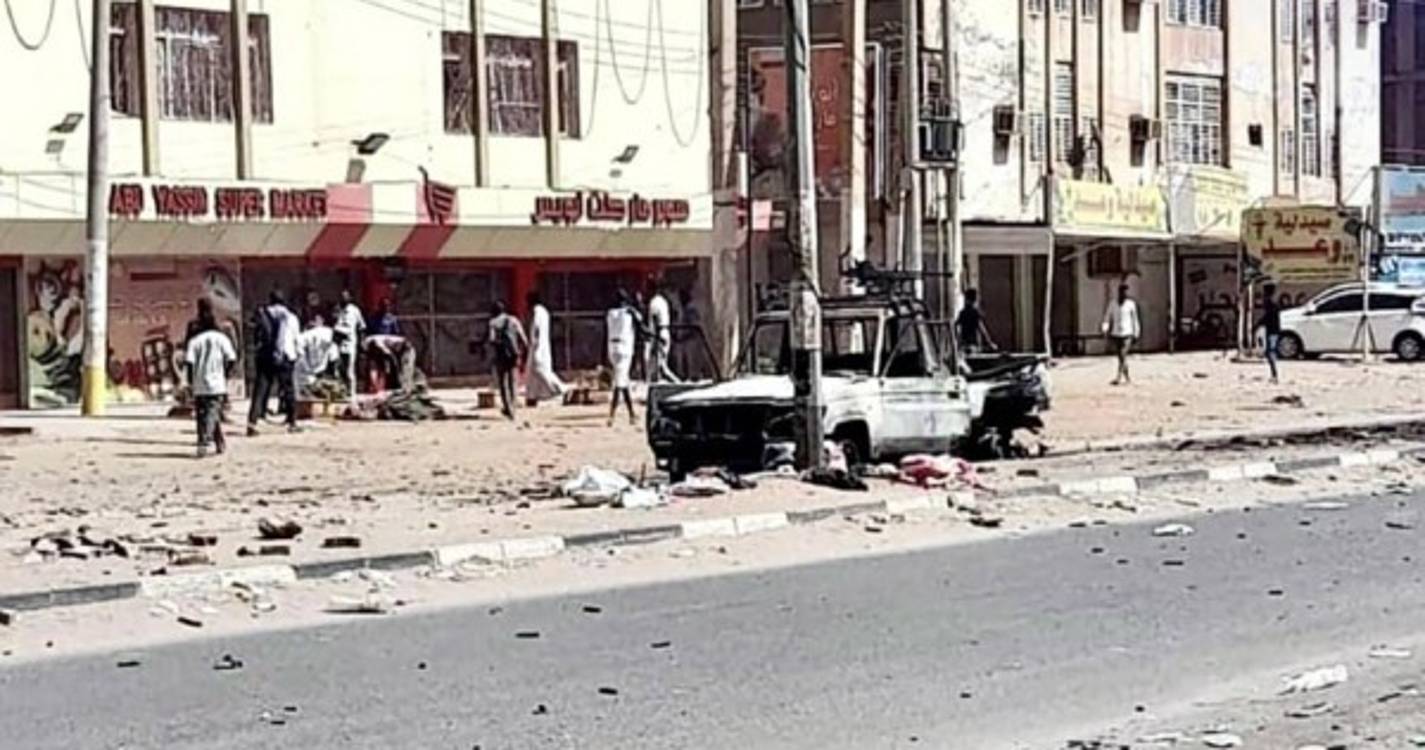 Sudão: Reino Unido inicia repatriamento e dezenas de países prosseguem retirada de pessoas