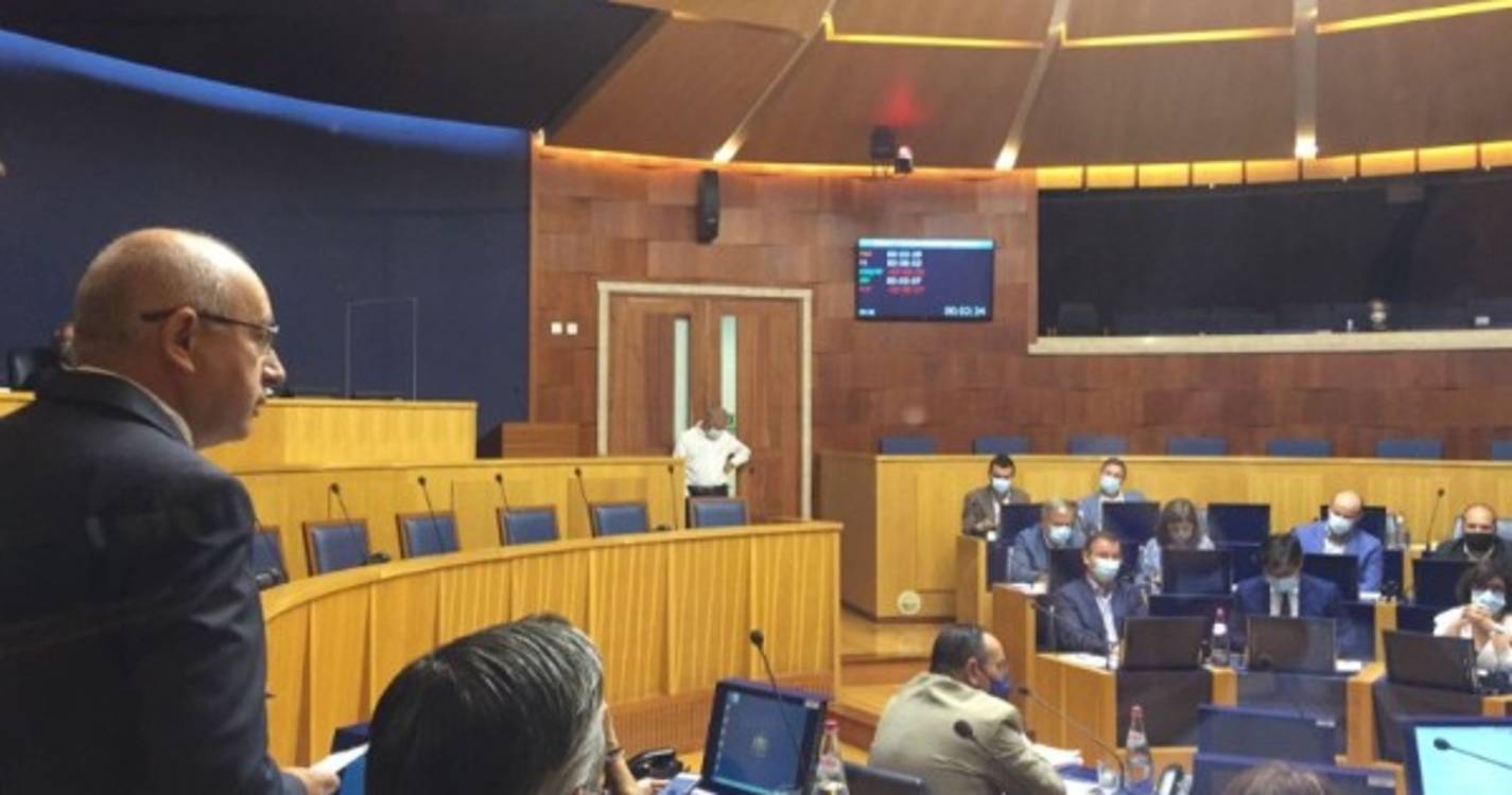 "Em Santa Cruz põem o ‘Maria da Fonte’ em vez do Hino da Região", acusa Rafael Carvalho