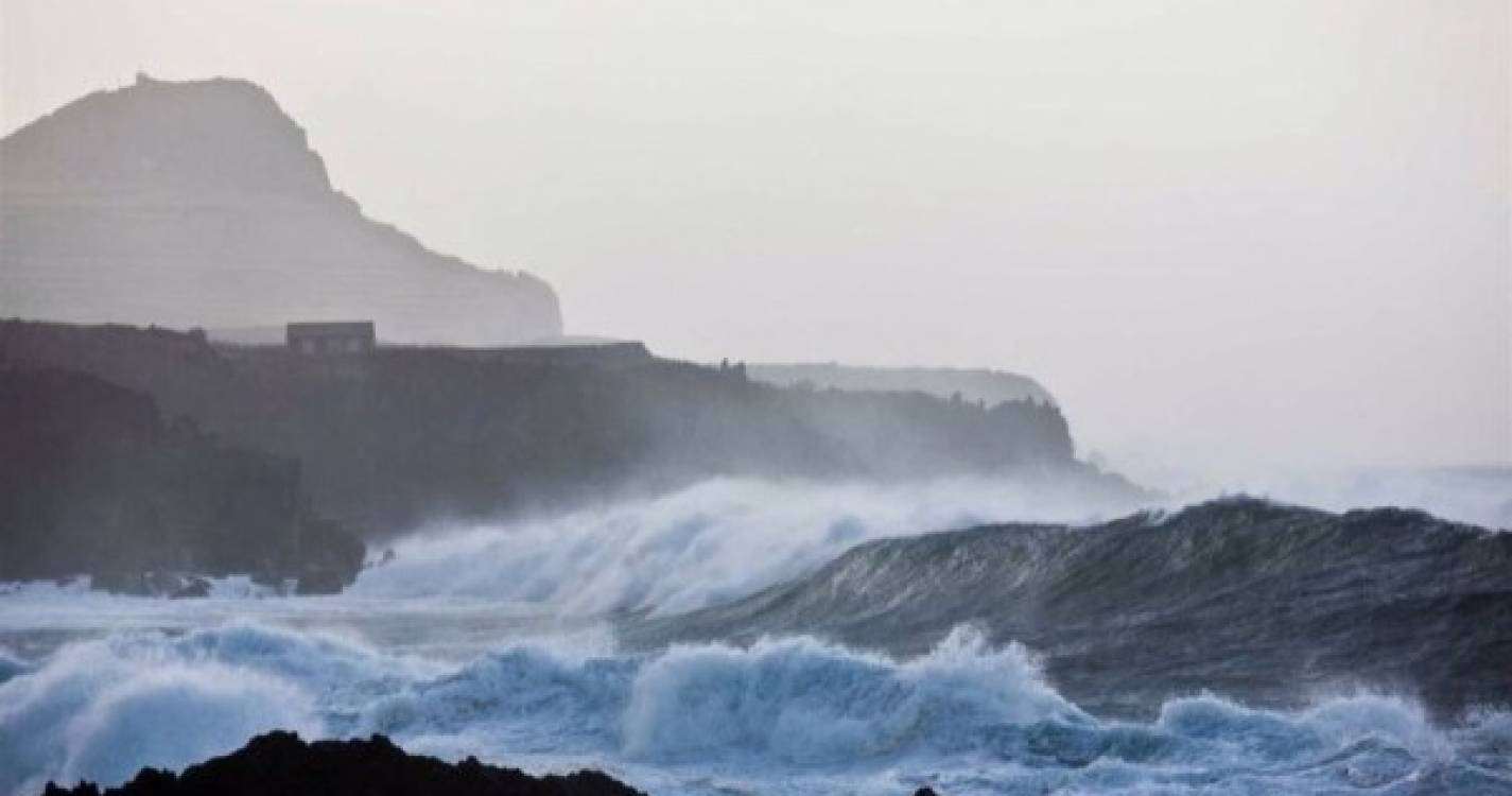 Proteção Civil dos Açores recomenda medidas de autoproteção devido a tempestade