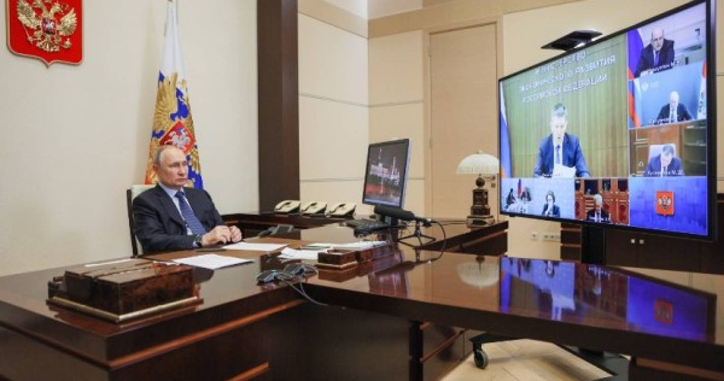 Putin espera recuperação de receitas de gás e petróleo após queda de 45%