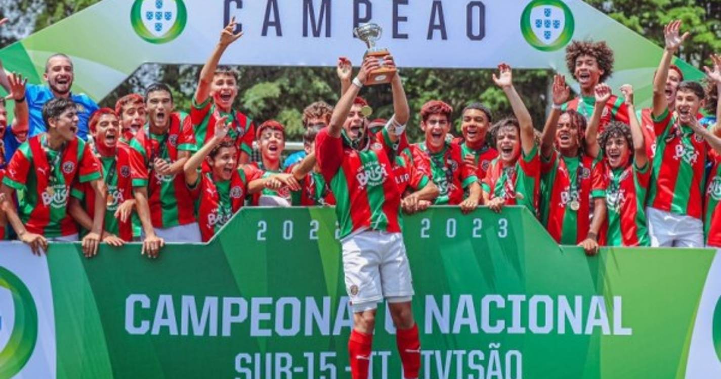 II Divisão Nacional Sub-15: Iniciados do Marítimo erguem troféu de campeão