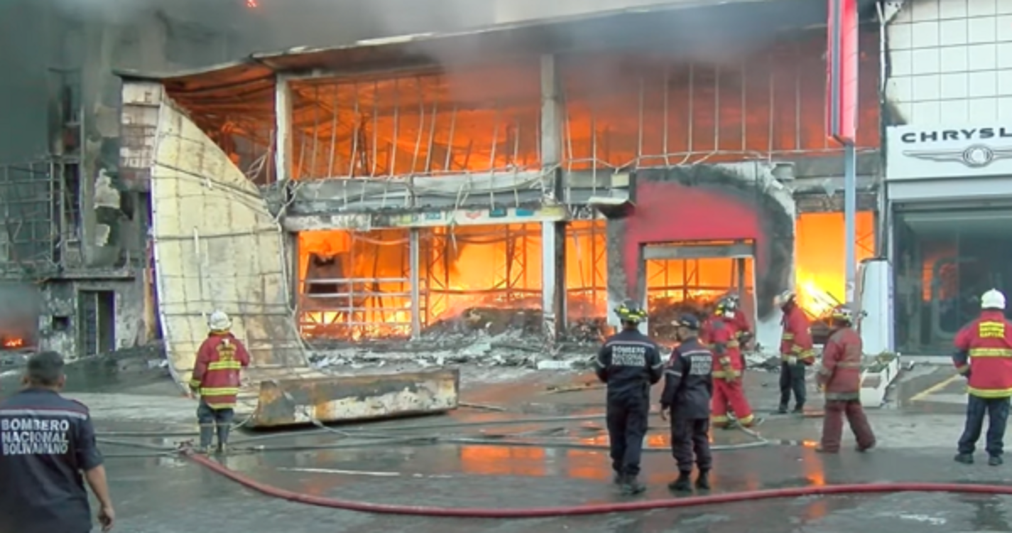 Venezuela: Incêndio destrói edifício em Caracas e provoca oito feridos (com vídeo)