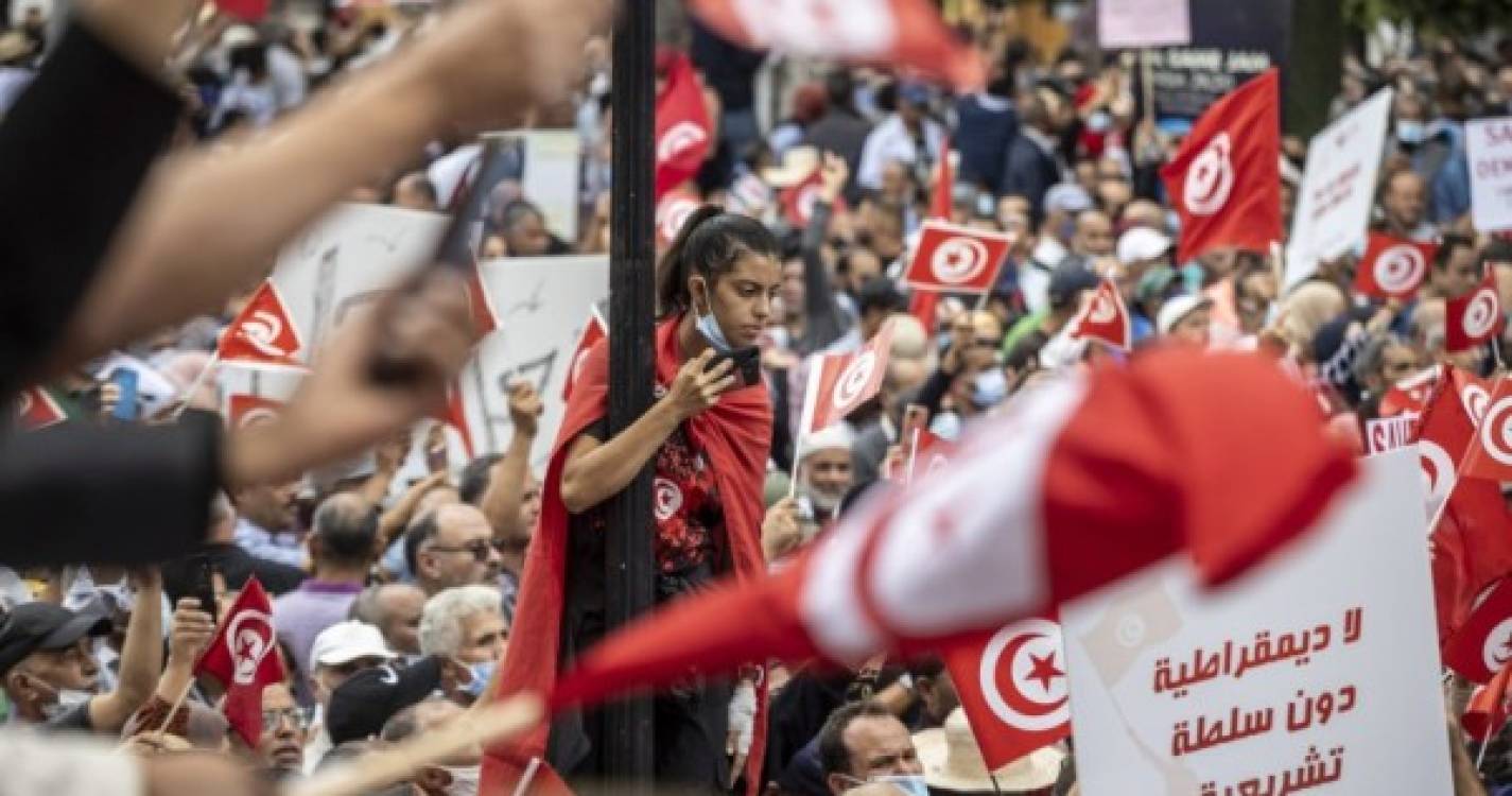 Tunísia enfrenta risco de falência e de golpe de Estado