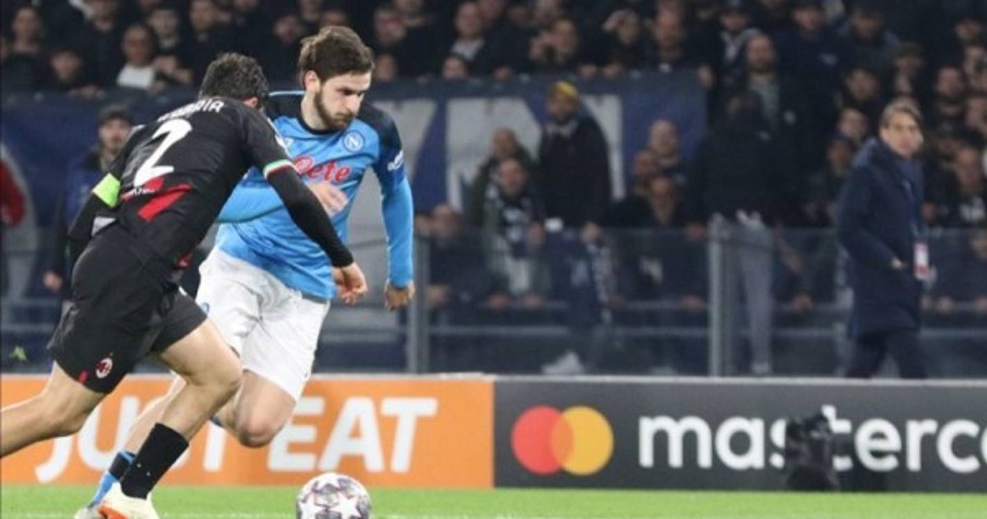 Khvicha Kvaratskhelia sucede a Rafael Leão como melhor do ano em Itália