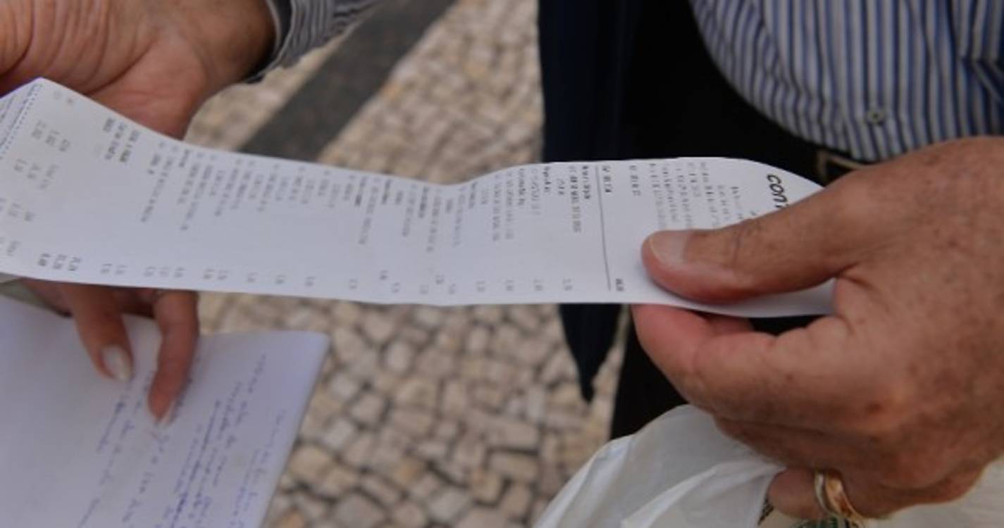 Crise/Inflação: Cabaz de produtos essenciais custa menos 13 euros