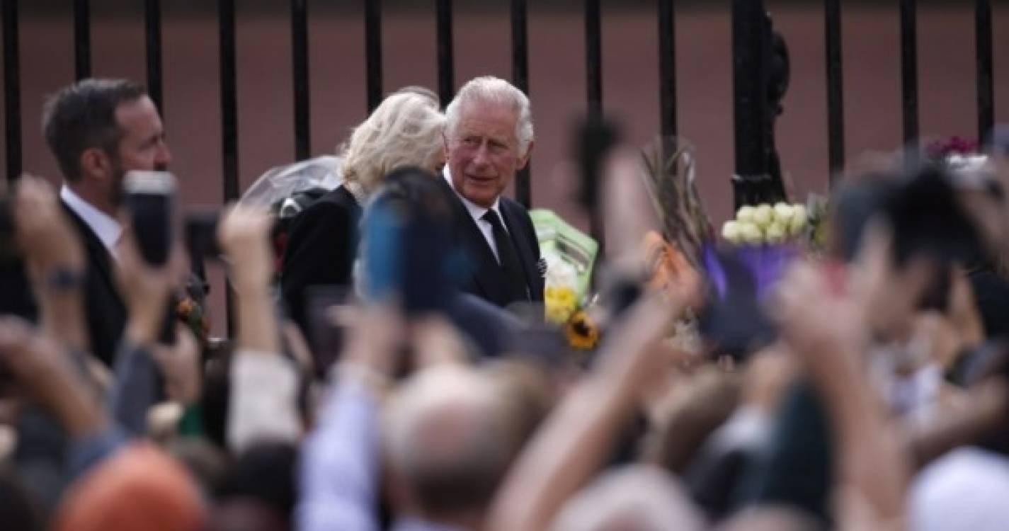 Rei Carlos III quer expulsar príncipe André de Windsor