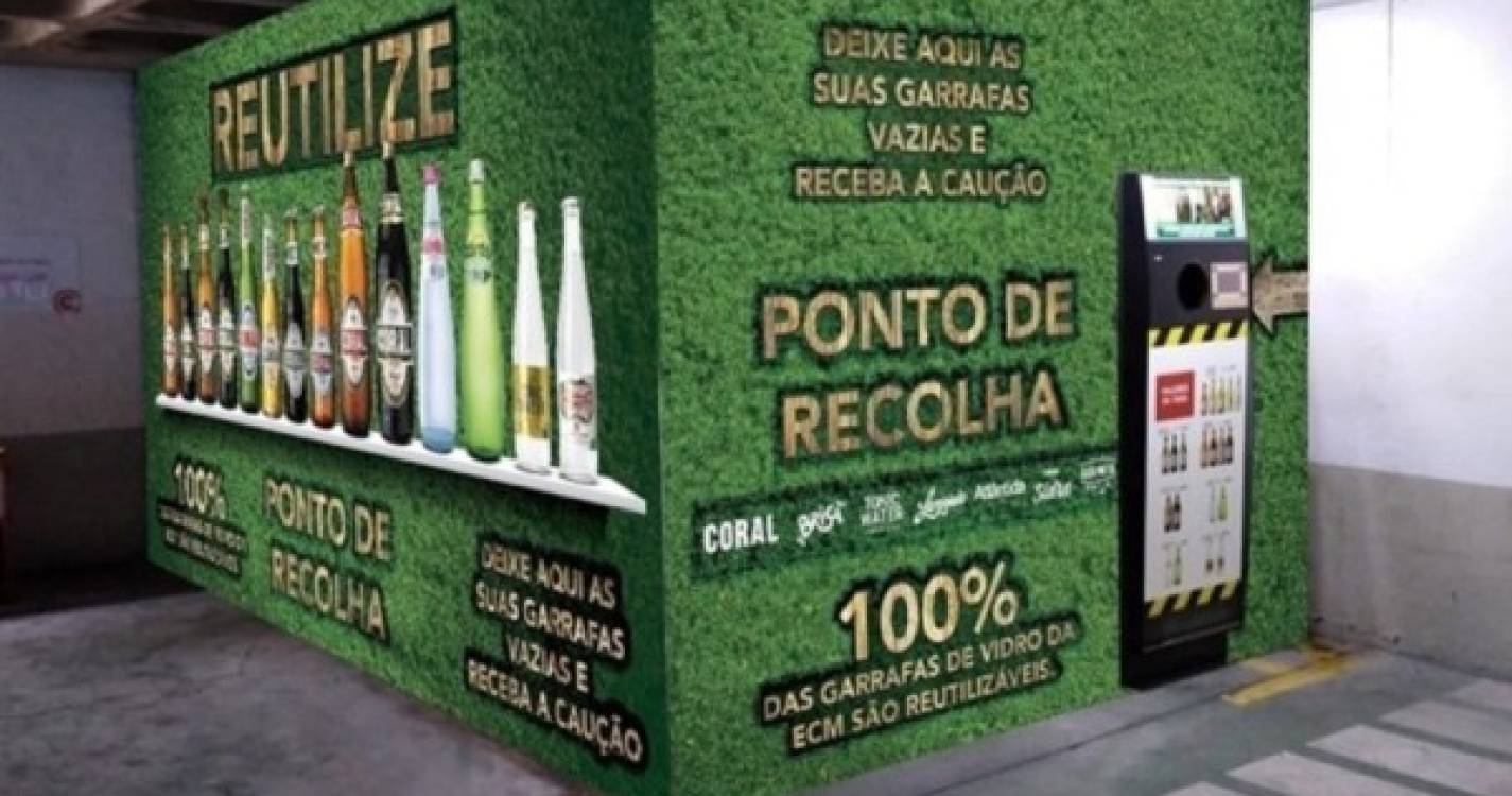 Empresa de Cervejas instala máquina de recolha de garrafas de vidro no centro comercial Caniço Shopping