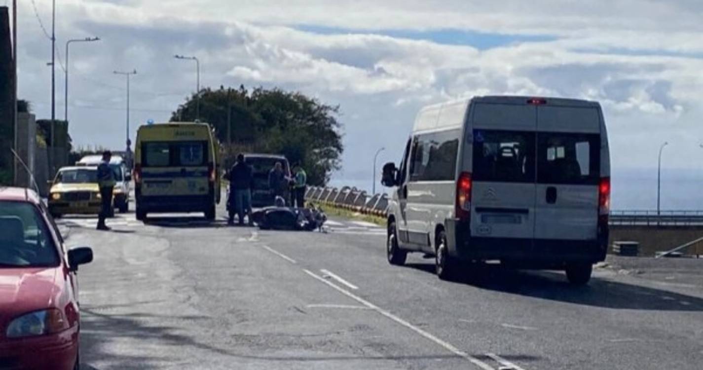 Acidente com mota provoca ferido na Estrada do Aeroporto