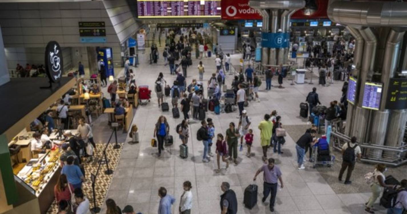 Passageiro chegado do Brasil detido no aeroporto de Hong Kong com 770 gramas de cocaína