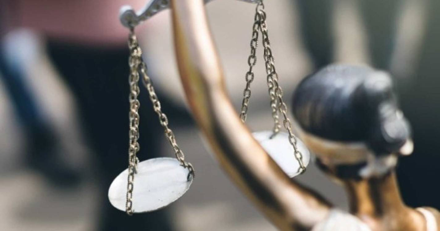 Mulher transgénero cumprirá numa prisão masculina oito anos por crimes de violação na Escócia