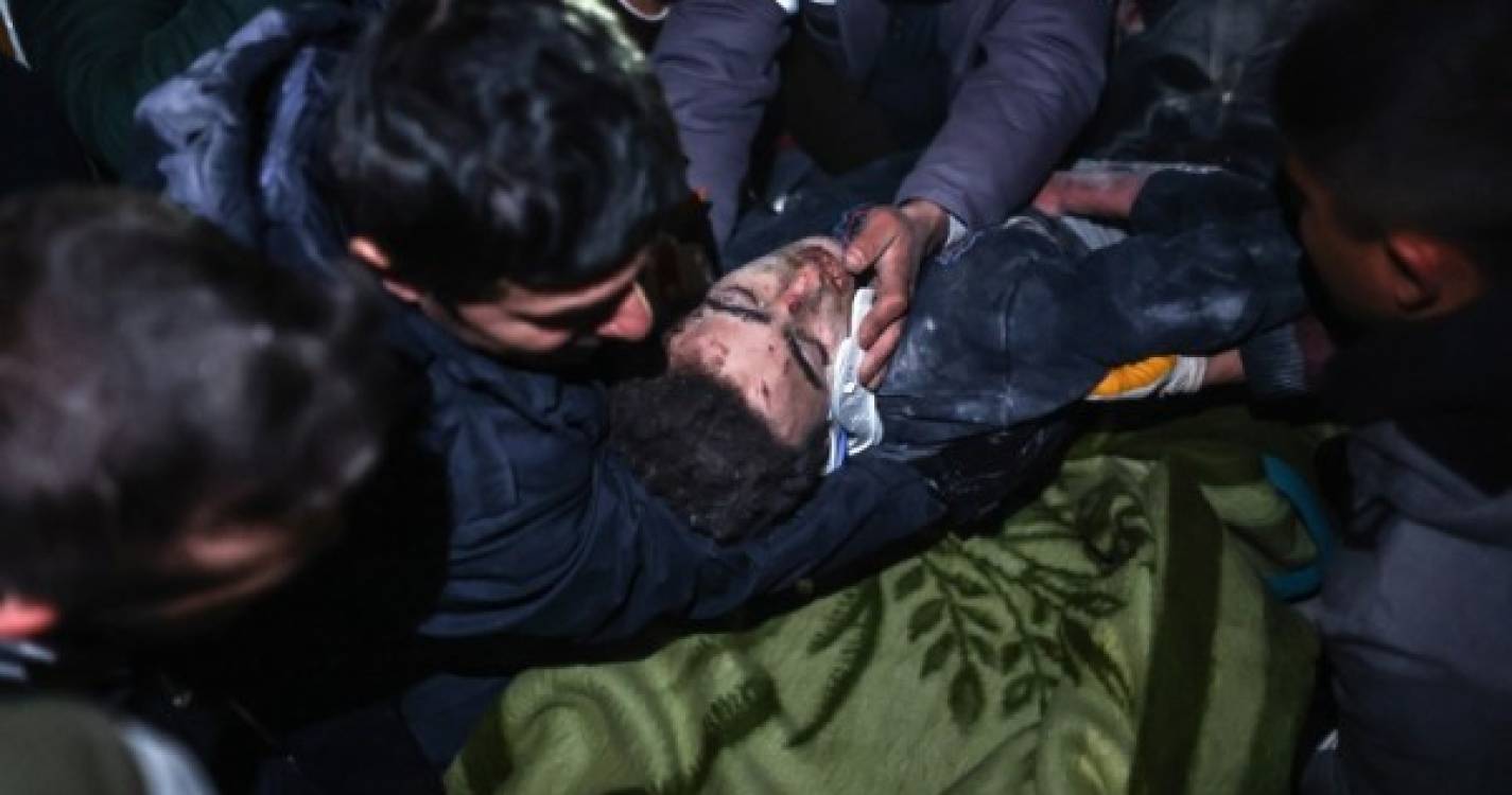 Turquia/Sismo: Mais de 7.200 mortos em território turco e sírio