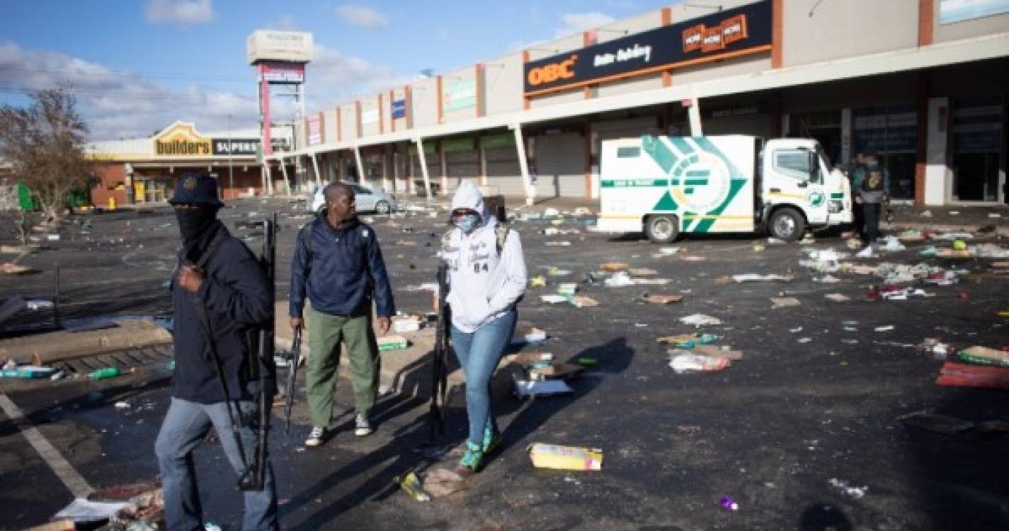 África do Sul: Número de mortos nos confrontos sobe para 337