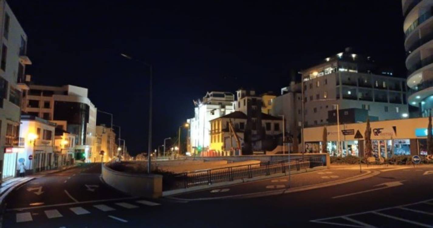 Iluminação parcialmente apagada em ruas do centro do Funchal