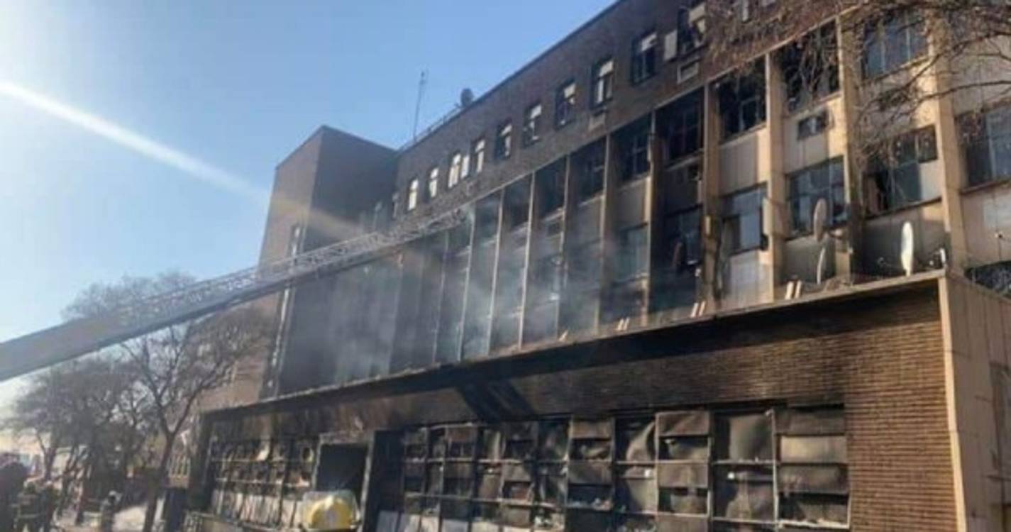 Número de mortes causadas por incêndio em Joanesburgo sobe para 73