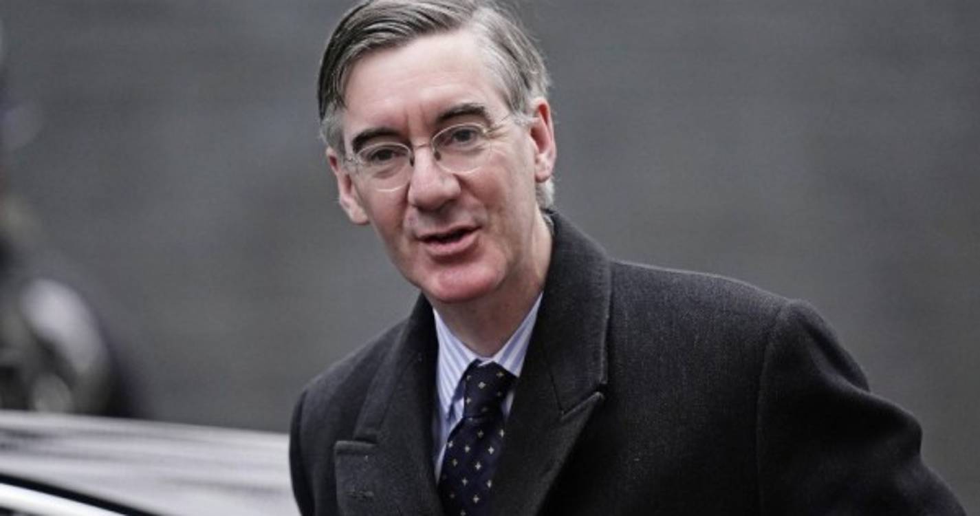 Governo britânico avalia cortes na função pública para combater inflação