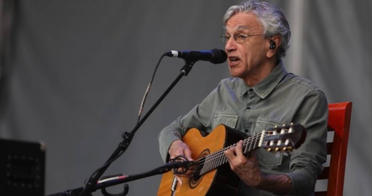 Covid-19: Cantor Caetano Veloso infetado diz-se bem graças à vacina