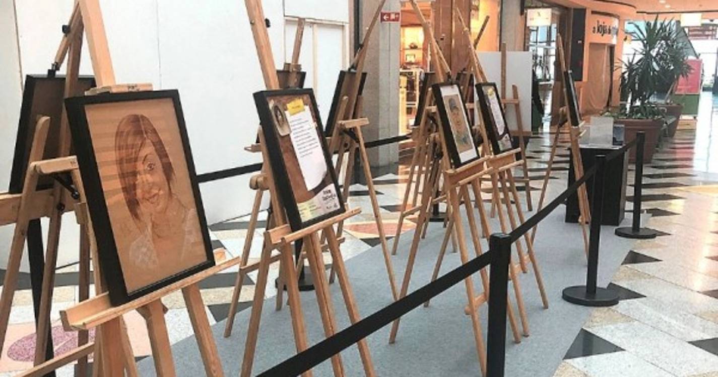 Exposição &#34;Amigos e Conhecidos&#34; patente no Madeira Shopping