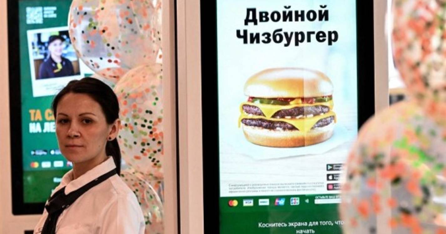 Primeiro 'McDonald's russo' abriu hoje portas em Moscovo