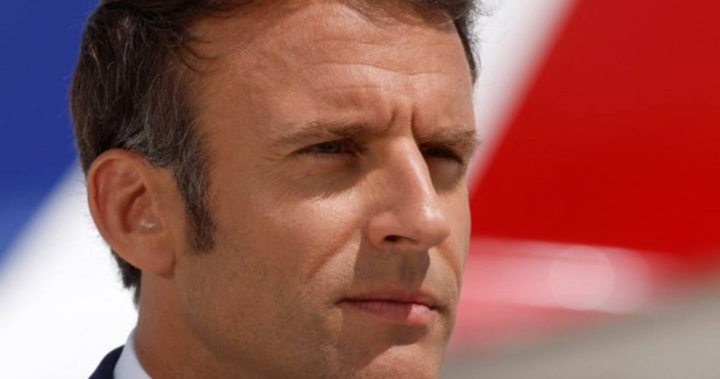 França/Eleições: Macron pede "maioria sólida" e "despertar republicano"