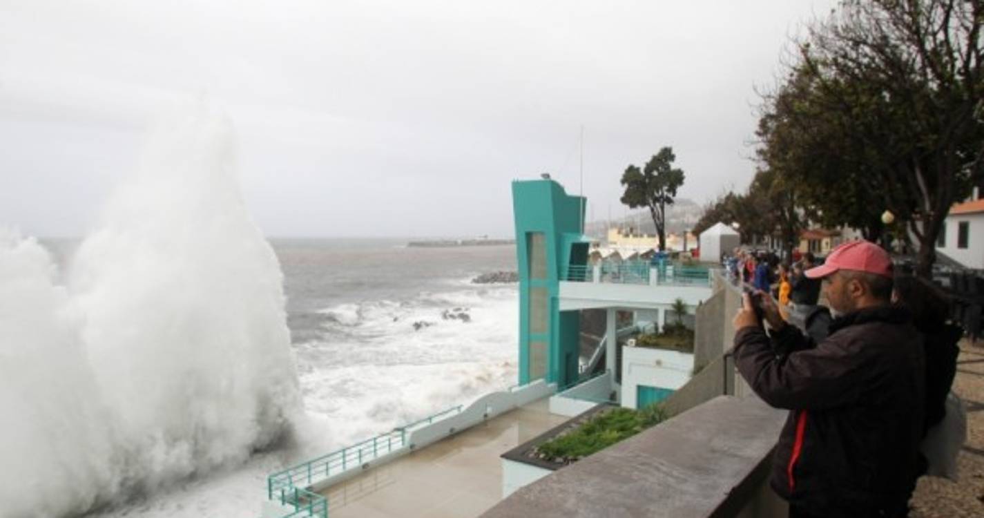 Aviso de marítima forte prolongado até às 06h00 de amanhã