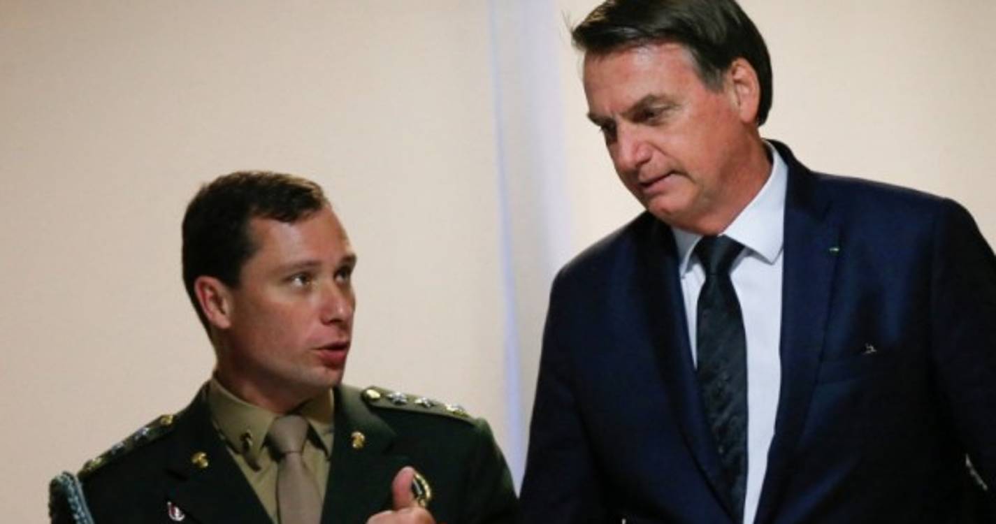 Ex-assessor diz que Bolsonaro discutiu golpe de Estado com militares