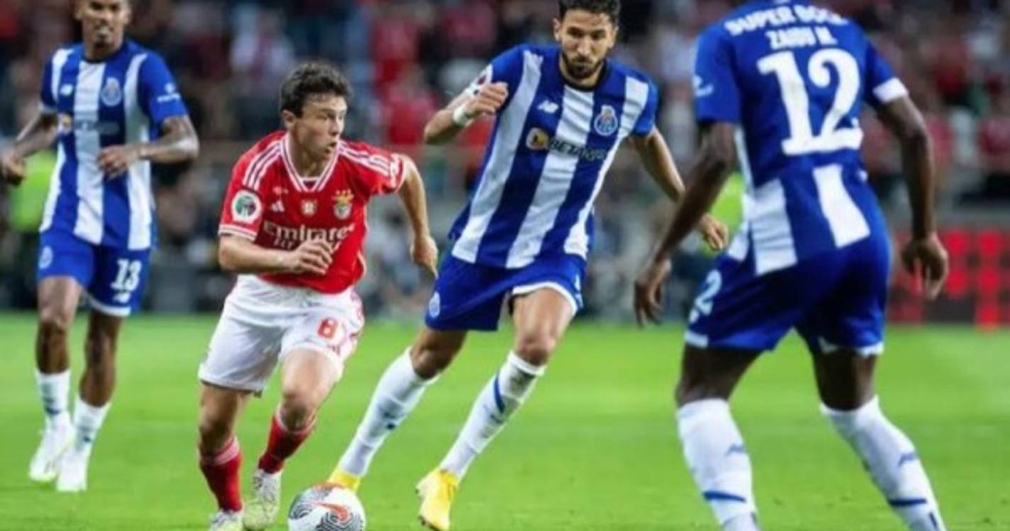 Schmidt 'senta' João Mário e mantém Neres no Benfica, Conceição aposta em Baró no FC Porto