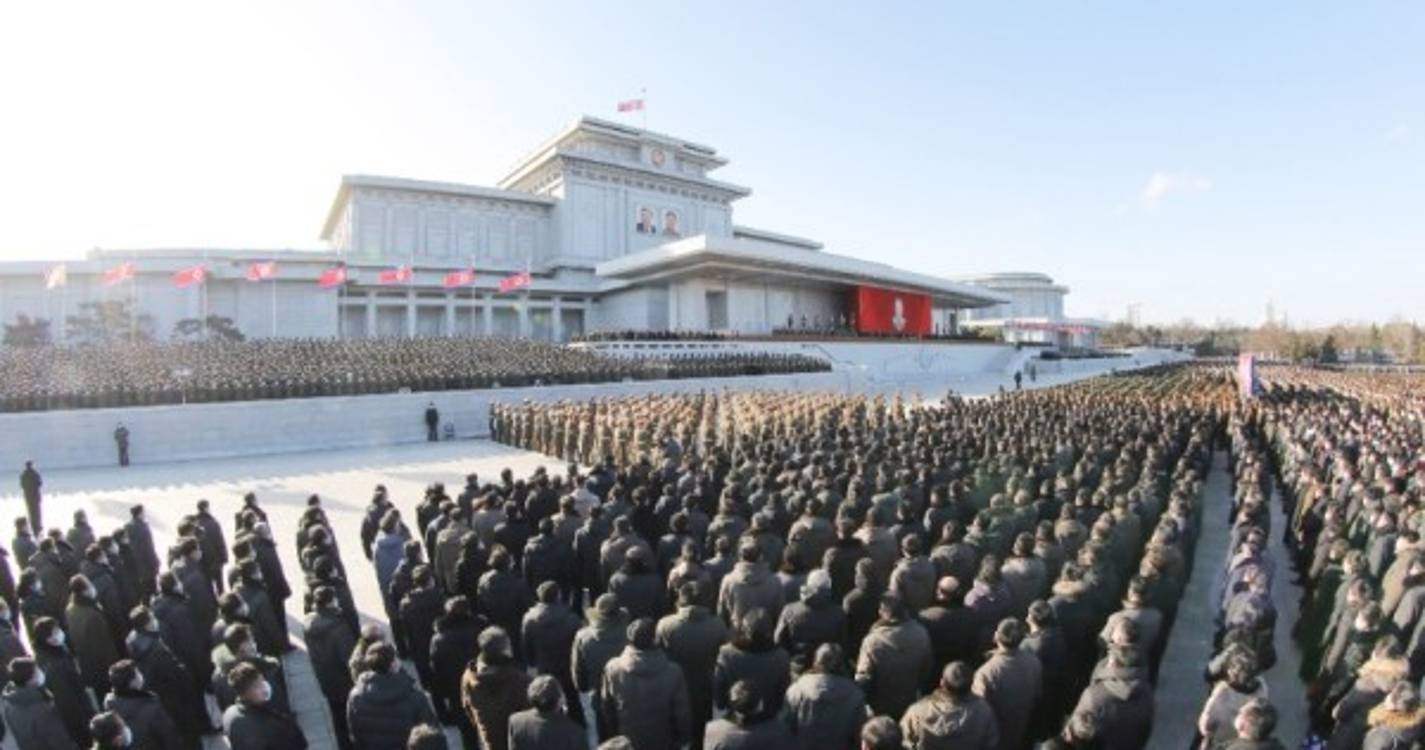 Coreia do Norte anuncia reorganização militar