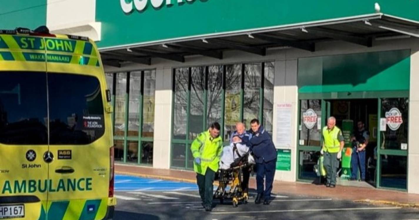 Homem armado com faca ataca pelo menos quatro pessoas num supermercado na Nova Zelândia