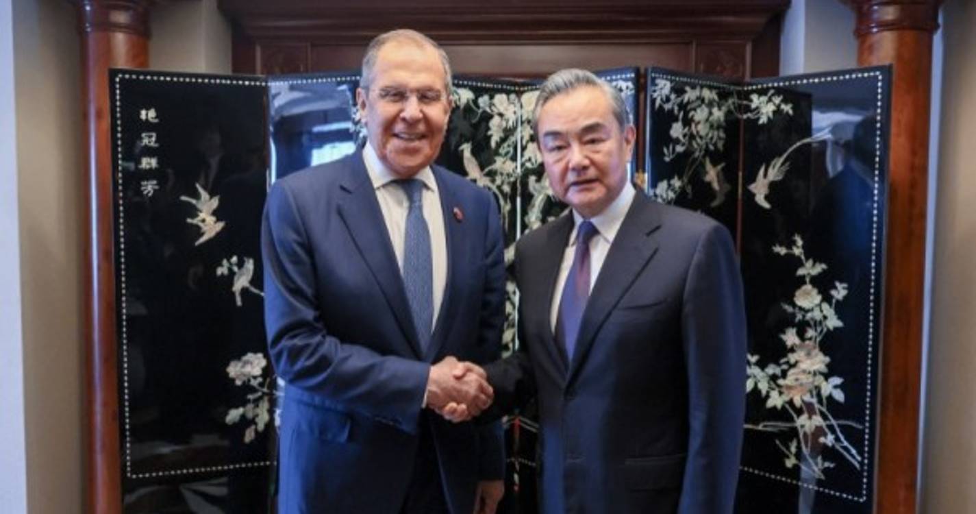 China e Rússia defendem promoção da "democratização" das relações internacionais