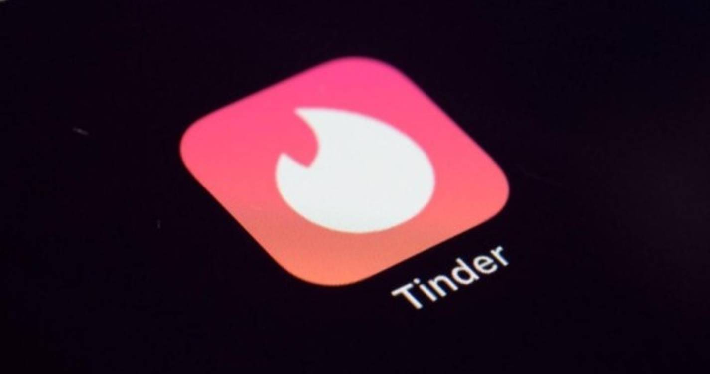 Utilização de Tinder e outras aplicações de namoro aumenta durante a pandemia