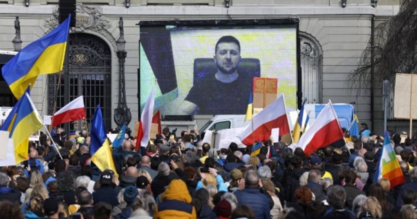 Ucrânia: Zelensky rejeita ultimato da Rússia para entregar cidade de Mariupol