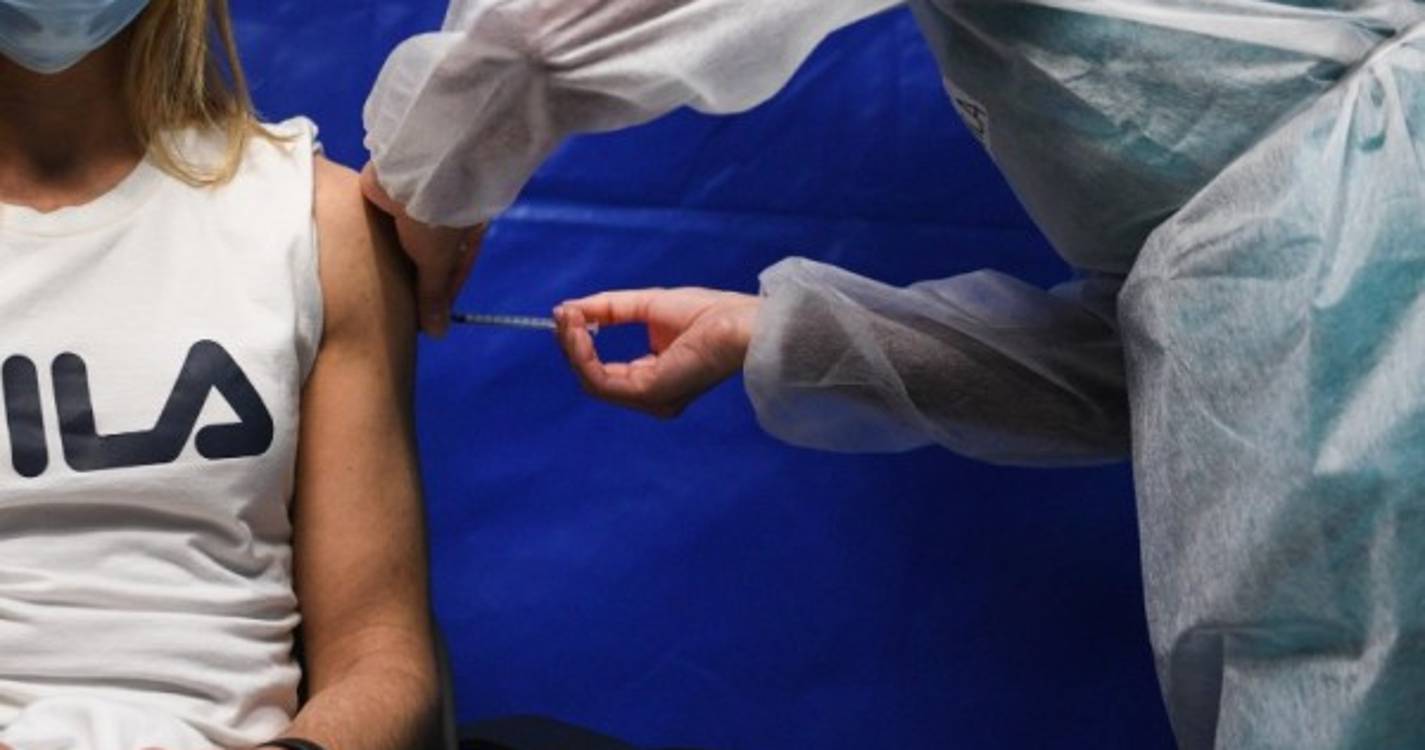 Covid-19: Vacinação para maiores de 20 anos começa em agosto