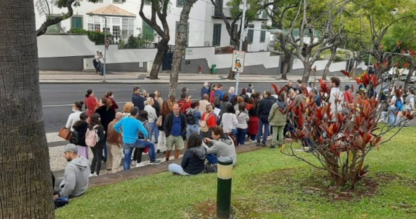 Covid-19: Mais de 50 manifestam-se no Funchal contra a vacinação das crianças
