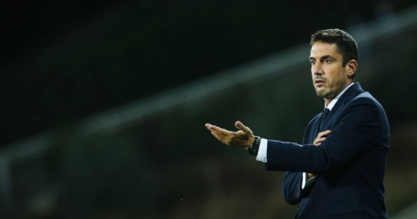 Alavés e treinador de futebol Júlio Velázquez 'separam-se' após despromoção