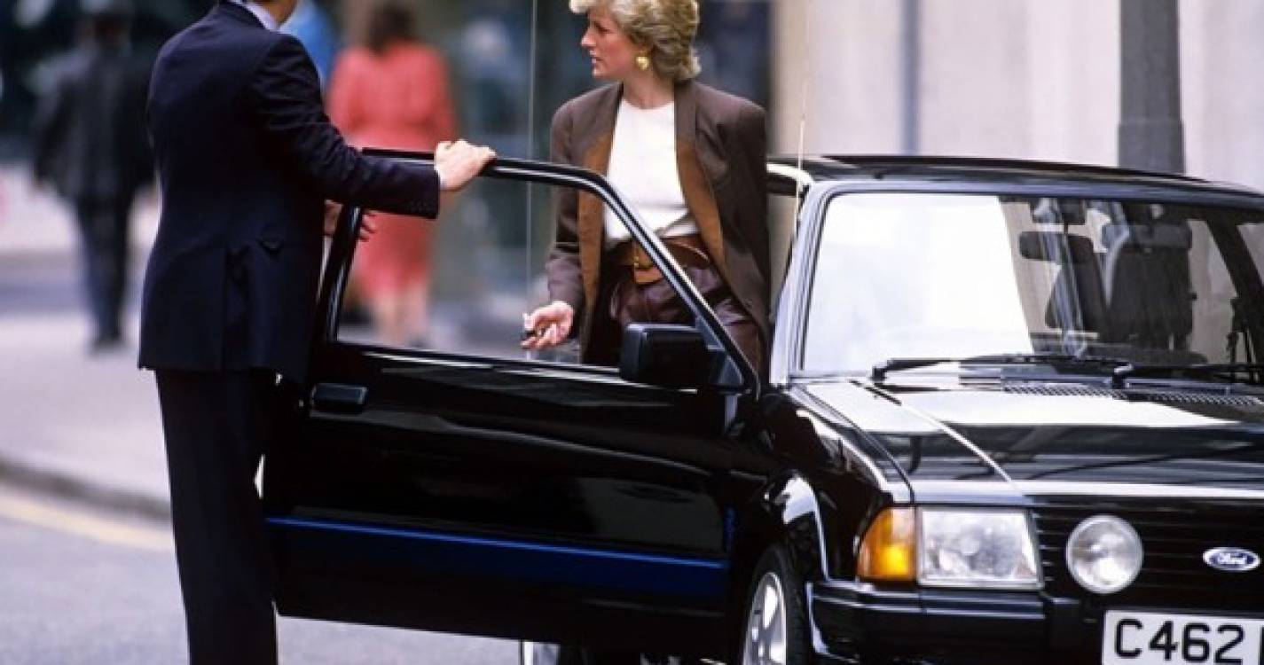 Ford Escort conduzido por princesa Diana leiloado por 869.000 euros