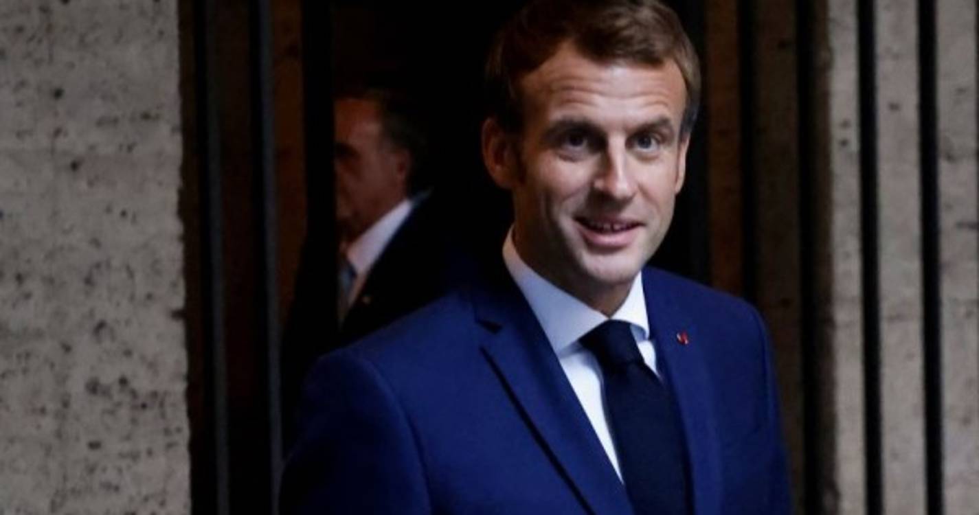 Emmanuel Macron deve anunciar hoje novo Governo francês