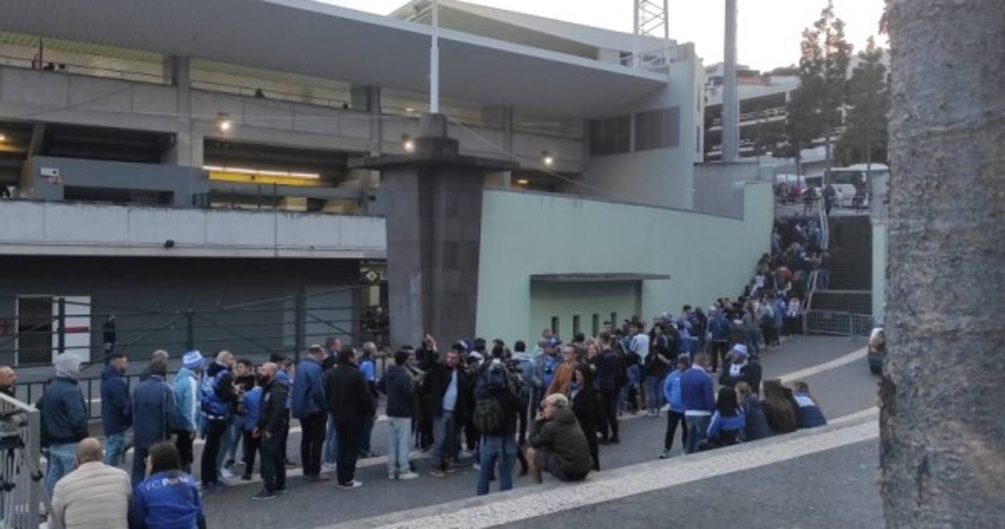 Filas longas para entrar no Caldeirão dos Barreiros