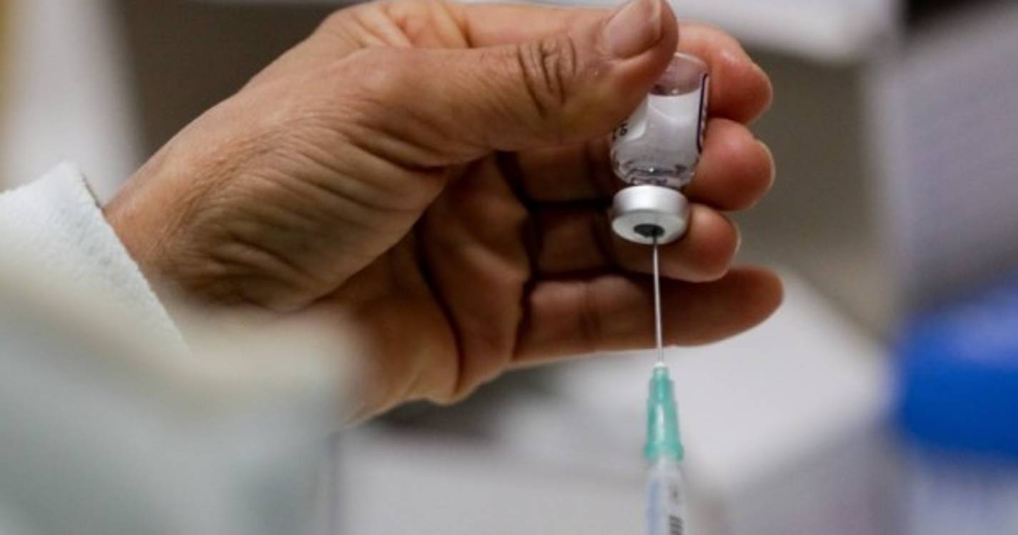 Covid-19: OMS apela para reforço da vigilância e vacinação