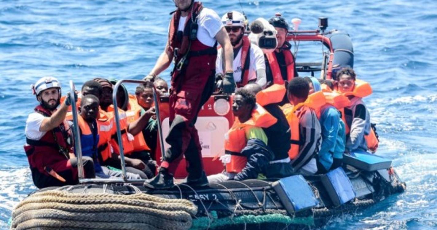 Migrações: Autoridades gregas preocupadas com aumento de chegadas por mar e por terra