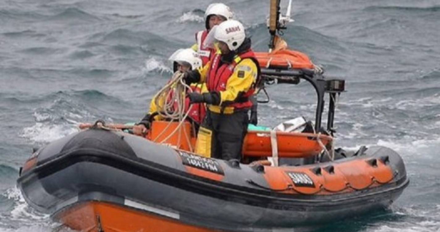 Turista resgatado do mar com vida na Poça das Lesmas
