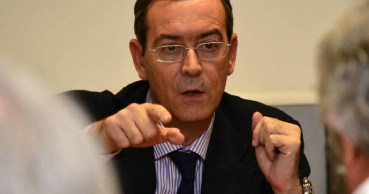 Bastonário dos médicos defende idade como critério predominante de vacinação