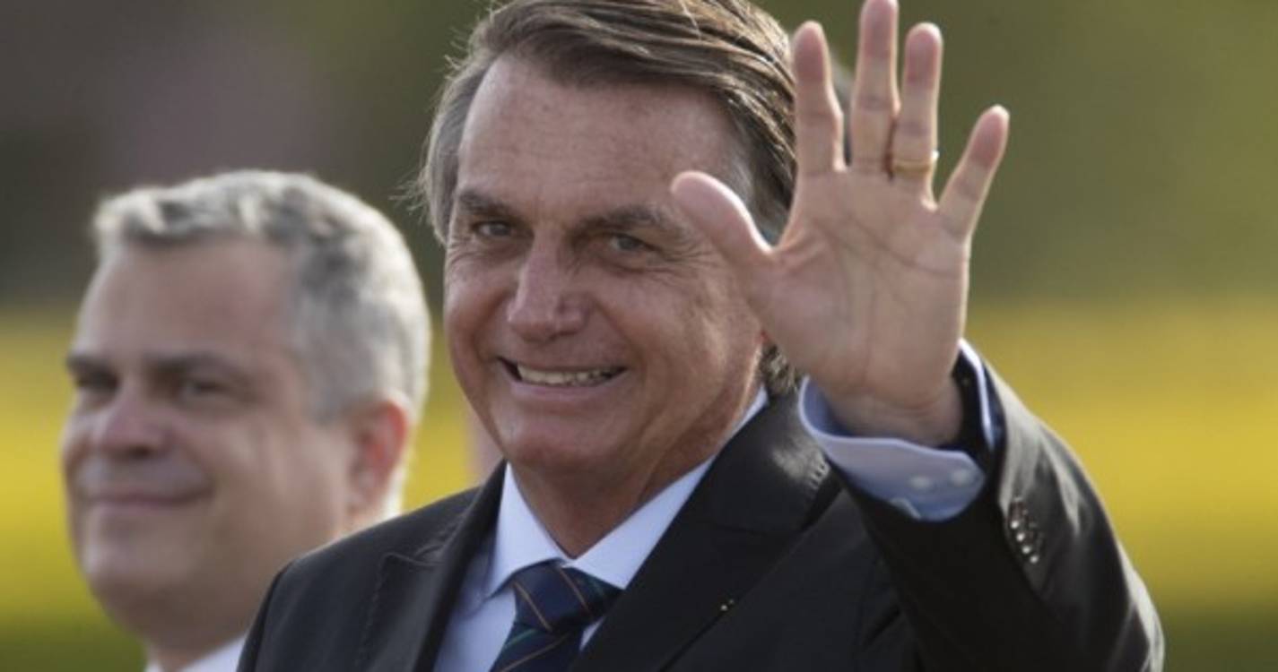 Ucrânia: Bolsonaro recebe brasileiros, argentinos e colombianos retirados da guerra