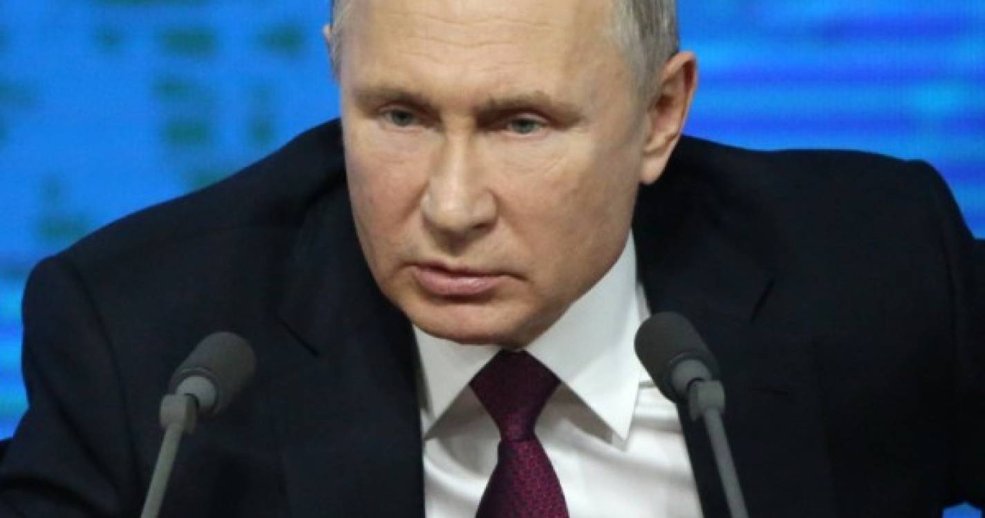 Ucrânia: Presidente sérvio diz que mandado de detenção de Putin prolongará a guerra