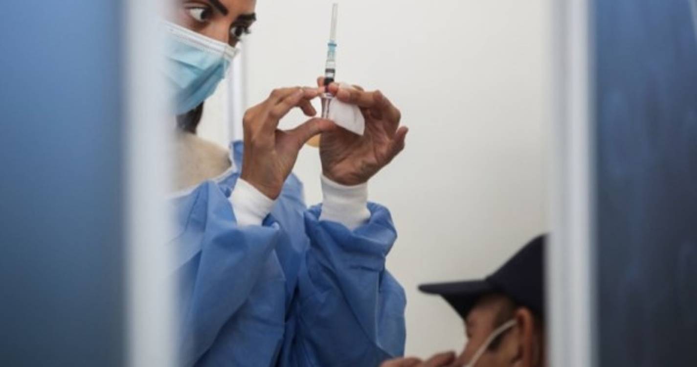 Sub-variante da Ómicron coloca Reino Unido em alerta