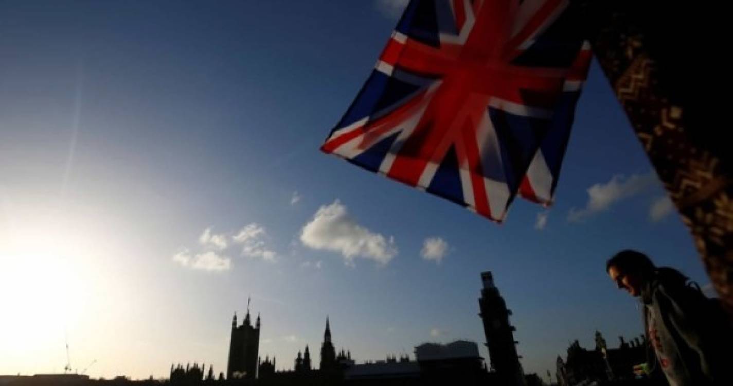 Membro do Governo britânico demite-se após acusações de ter apalpado dois homens